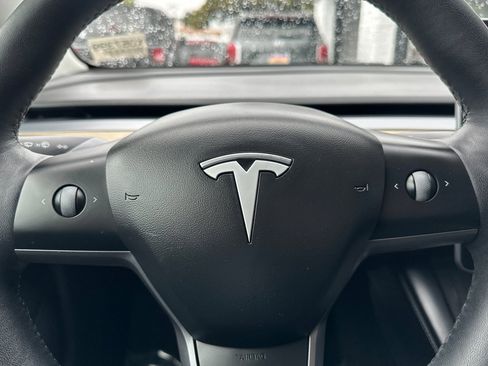Used 2021 Tesla Model 3 Standard Range Plus image 23