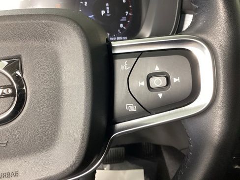 Used 2020 Volvo XC40 T5 Momentum w/ Protection Package image 31