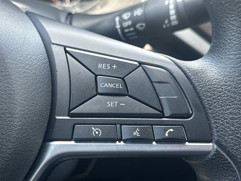 Used 2025 Nissan Altima 2.5 SV FWD image 25