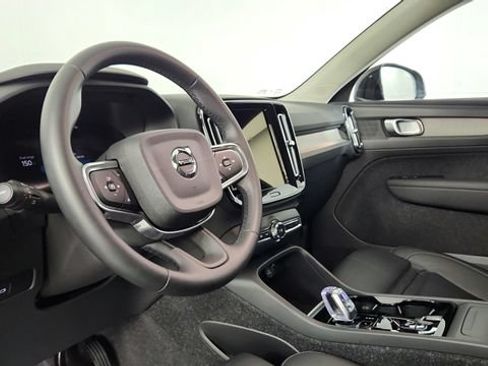 Used 2025 Volvo XC40 B5 Plus w/ Protection Package Premier AWD/4WD image 12