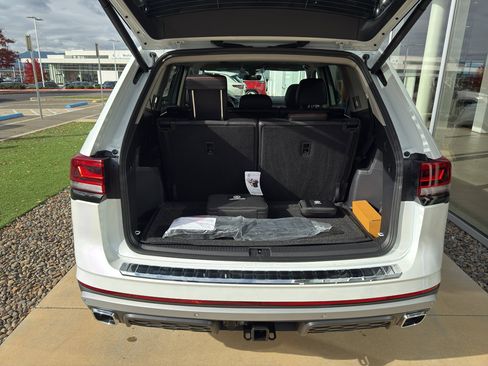 New 2026 Volkswagen Atlas Peak Edition image 14