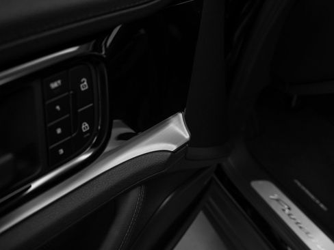 Certified 2025 Porsche Panamera 4 AWD/4WD image 39