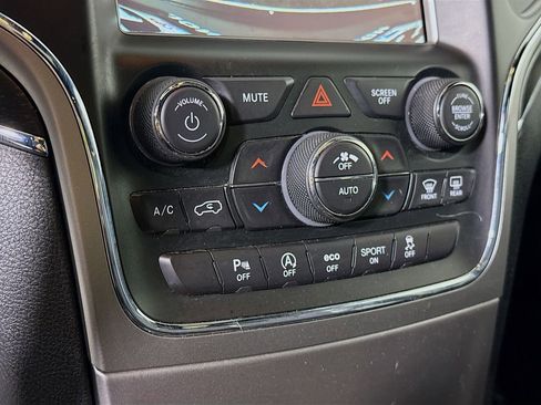 Used 2018 Jeep Grand Cherokee Limited image 10