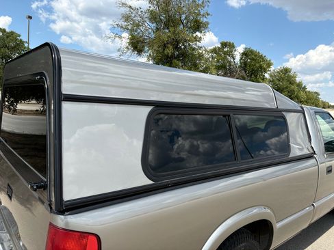 Used 2003 GMC Sonoma SL w/ Convenience Package image 48