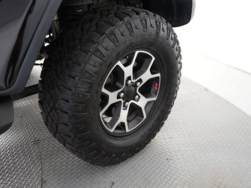 Used 2019 Jeep Wrangler Unlimited Sahara w/ Uconnect 4C Nav & Sound Group AWD/4WD image 50