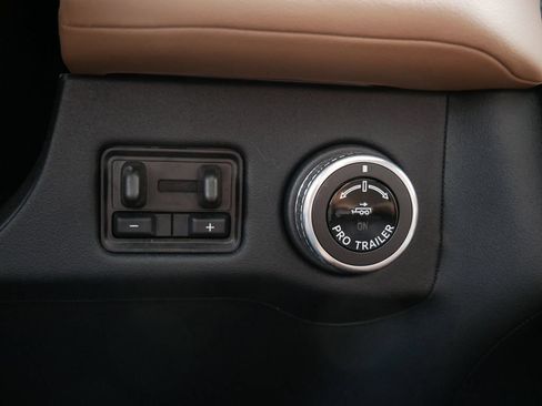 Used 2025 Lincoln Navigator Black Label AWD/4WD image 29