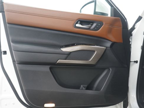 Used 2022 Nissan Pathfinder Platinum w/ Cargo Package image 24