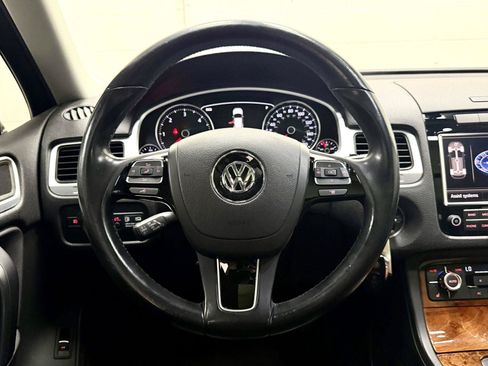 Used 2012 Volkswagen Touareg TDI AWD/4WD image 24