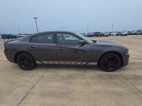 Used 2021 Dodge Charger SXT w/ Leather Interior Group RWD image 5
