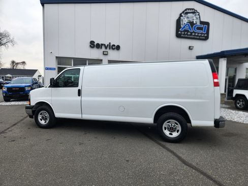 Used 2017 GMC Savana 3500 Extended image 9