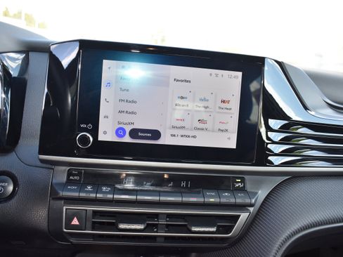 Used 2025 Toyota Camry SE image 18