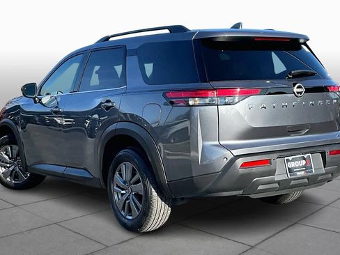 Used 2025 Nissan Pathfinder SV image 11