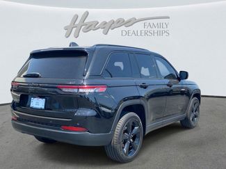 Used 2023 Jeep Grand Cherokee Limited w/ Black Appearance Package AWD/4WD video 3