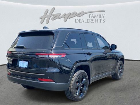 Used 2023 Jeep Grand Cherokee Limited w/ Black Appearance Package AWD/4WD image 3