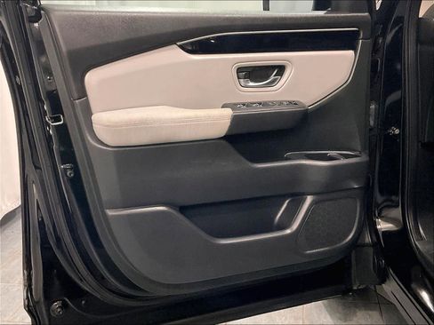 Used 2023 Honda Pilot LX image 9