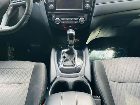 Used 2018 Nissan Rogue SV w/ Sun & Sound Touring Package image 14