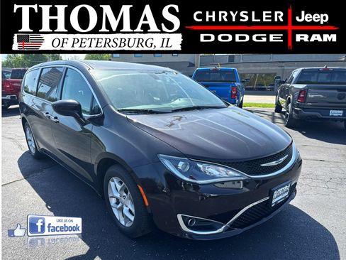 Used 2019 Chrysler Pacifica Touring Plus w/ Tire & Wheel Group FWD image 1