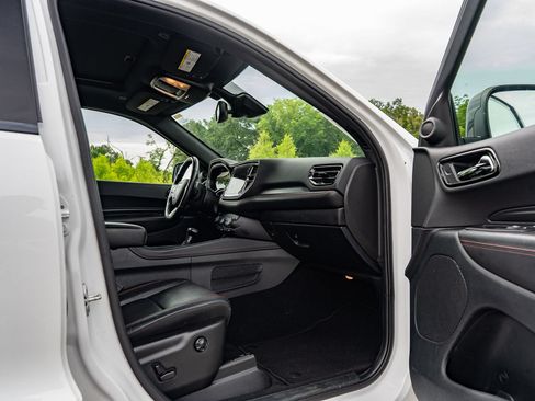 Used 2024 Dodge Durango GT RWD image 12