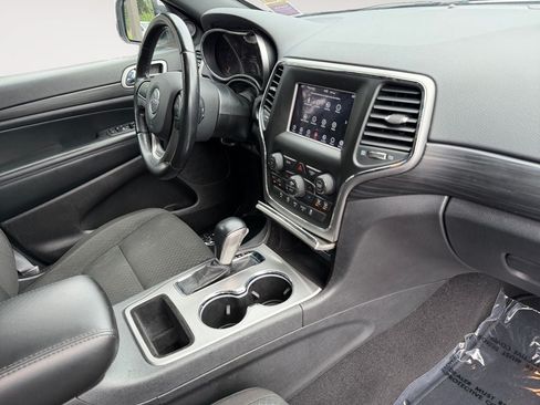 Used 2021 Jeep Grand Cherokee Laredo RWD image 26