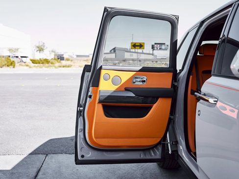 Used 2024 Rolls-Royce Cullinan Black Badge image 26