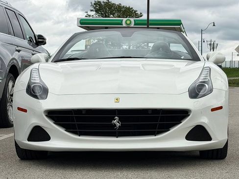 Used 2015 Ferrari California T RWD image 13