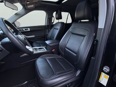 Used 2023 Ford Explorer XLT w/ Equipment Group 202A AWD/4WD image 22