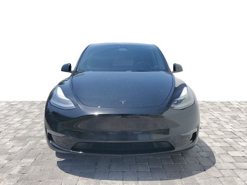 Used 2024 Tesla Model Y Long Range AWD/4WD image 2