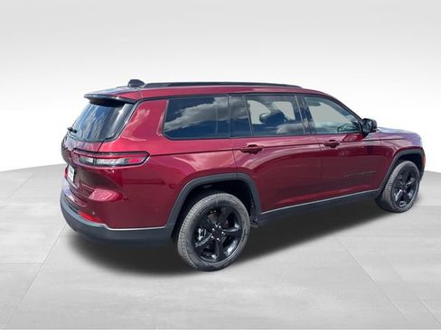 Used 2022 Jeep Grand Cherokee L Limited w/ Black Appearance Package AWD/4WD image 6