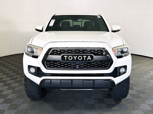 Used 2018 Toyota Tacoma TRD Off-Road AWD/4WD image 8