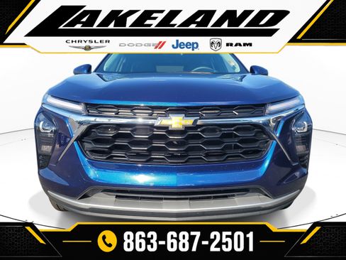 Used 2024 Chevrolet Trax LT FWD image 2