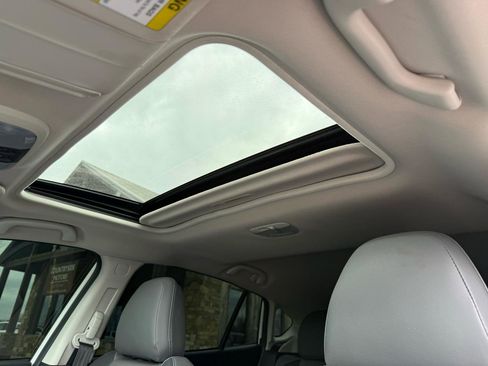 Used 2022 Subaru Crosstrek 2.5i Sport w/ Moonroof Package image 35