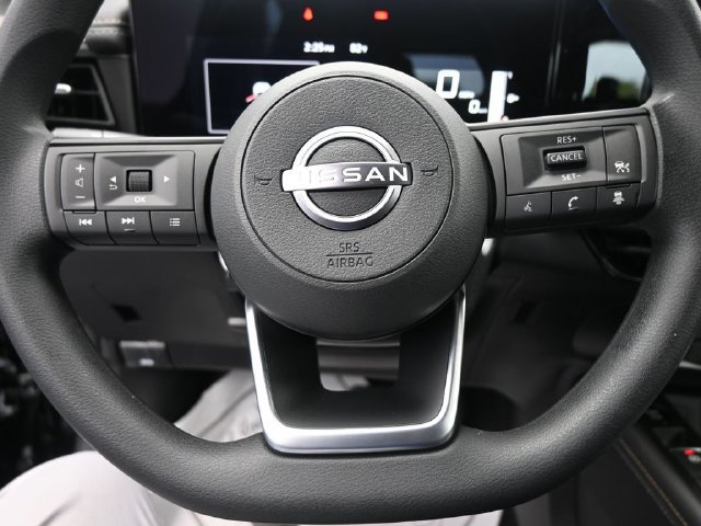 Used 2025 Nissan Kicks SV AWD/4WD image 18