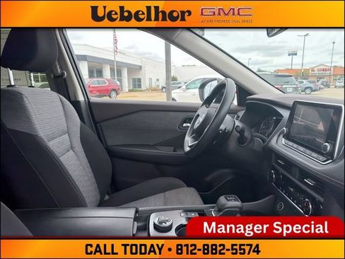 Used 2023 Nissan Rogue SV AWD/4WD image 2