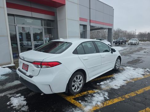 Used 2024 Toyota Corolla LE image 3