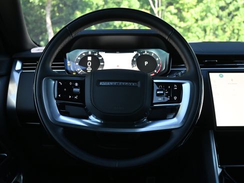 Used 2025 Land Rover Range Rover Long Wheelbase SE AWD/4WD image 19