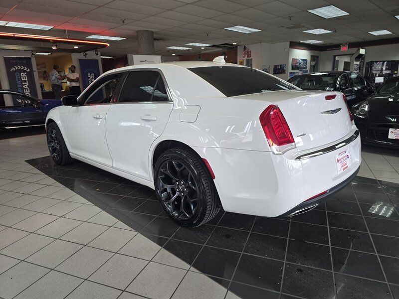 Used 2019 Chrysler 300 Touring w/ Driver Convenience Group AWD/4WD image 8