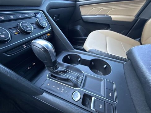 Used 2021 Volkswagen Atlas Cross Sport SE image 19