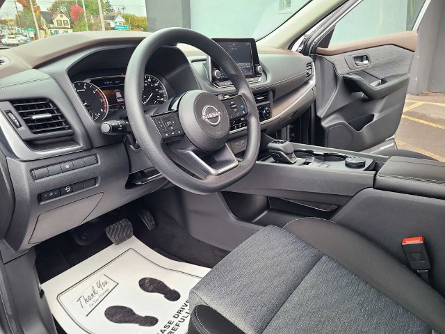 Used 2023 Nissan Rogue SV AWD/4WD image 12
