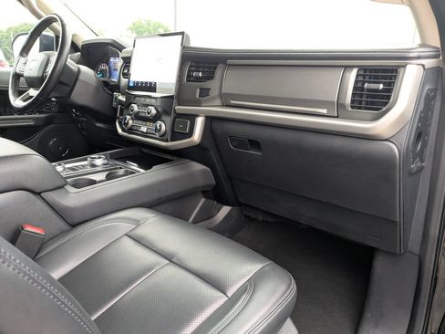 Used 2024 Ford Expedition Max XLT AWD/4WD image 12
