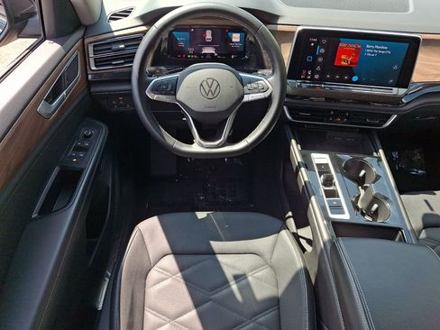 Used 2025 Volkswagen Atlas SE AWD/4WD image 22