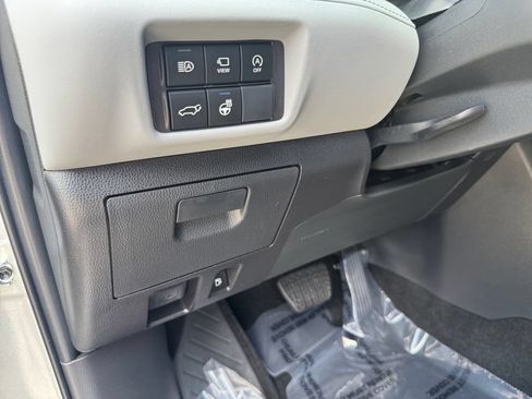 Used 2023 Toyota Highlander Platinum AWD/4WD image 19