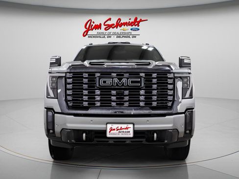 Used 2024 GMC Sierra 2500 Denali Ultimate AWD/4WD image 2