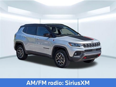 Used 2025 Jeep Compass Trailhawk w/ Trailer Tow Group AWD/4WD image 10