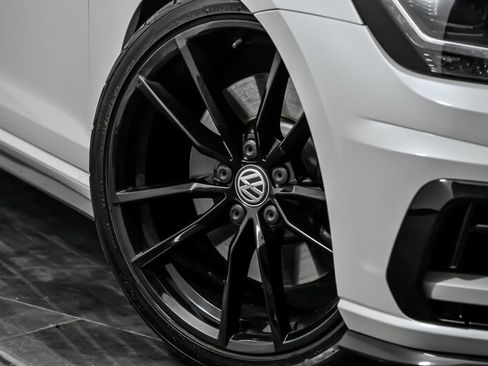 Used 2019 Volkswagen Golf 4-Door image 3