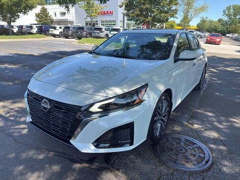 New 2025 Nissan Altima 2.5 SV image 3