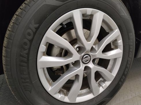 Used 2019 Nissan Rogue SV image 31