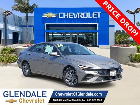 Used 2024 Hyundai Elantra SEL image 1