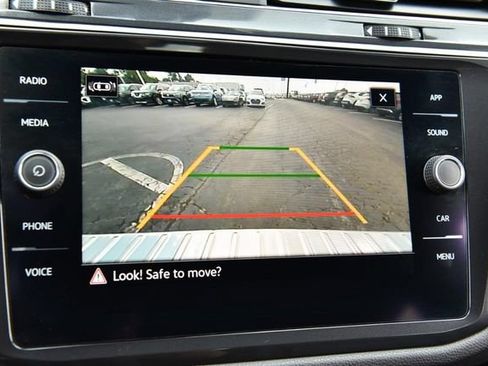 Certified 2022 Volkswagen Tiguan SE R-Line AWD/4WD image 13