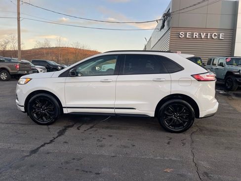 Used 2022 Ford Edge SE w/ Black Appearance Package image 2