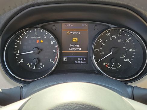 Used 2018 Nissan Rogue SV FWD image 28